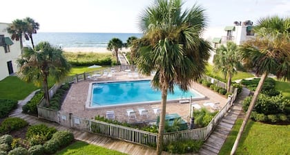 BEACHFRONT 2BR CONDO W/POOL*PRIVATE USE OF 3 BIKES & 2 KAYAKS
