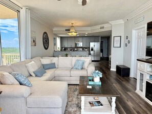 Smart-TV, DVD-Player, Tischfußball, Tischtennisplatte