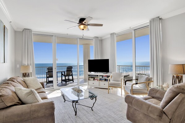 スマートテレビ、DVD プレーヤー、テーブルサッカー台、卓球台