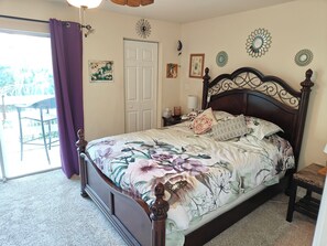 2 bedrooms, desk, iron/ironing board, travel crib