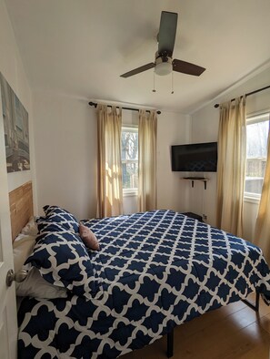 2 bedrooms, desk, iron/ironing board, free WiFi