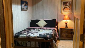 6 makuuhuonetta, silitysrauta/-lauta, Wi-Fi, vuodevaatteet