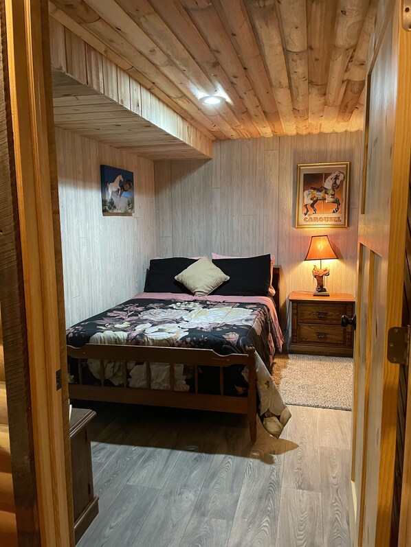 6 bedrooms, iron/ironing board, WiFi, bed sheets