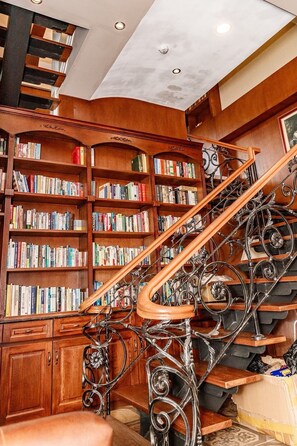Staircase - Puli story house (Puli)