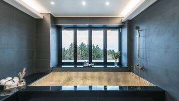 Family House | Deep soaking bathtub