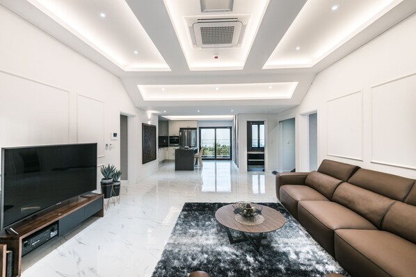 Family House | Living area | Smart TV - Honors Kingdom (Jeju City)