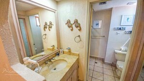 Bathtub, hair dryer, towels - Princesa C-308 | Ocean Views, Resort Pools & Steps from Sandy Beach (Puerto Penasco)