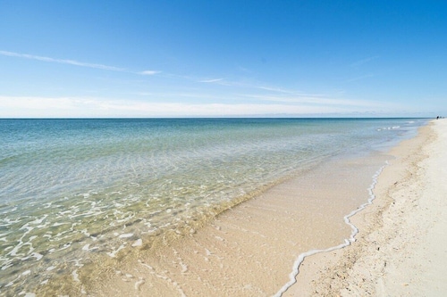 Beach Club A807 King/Queen/Sofa sleeper, Direct Gulf View Beach Pools WIFI