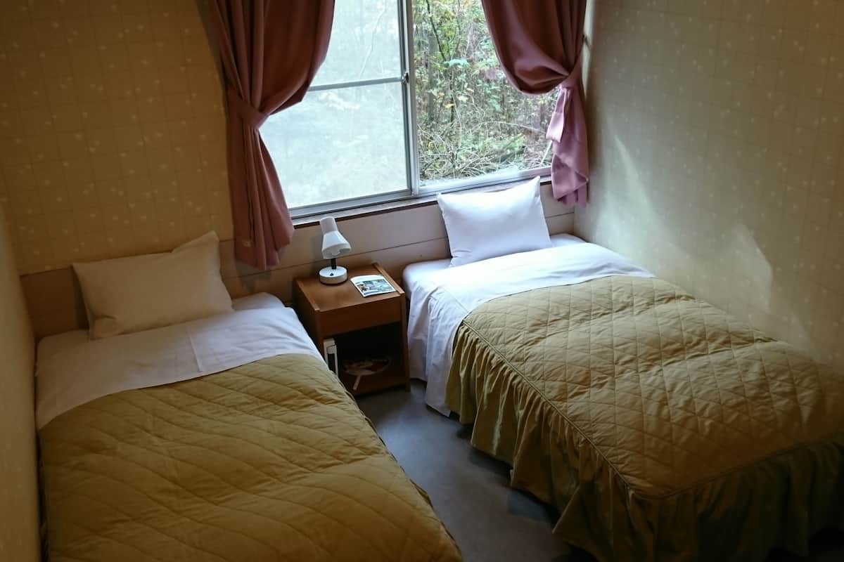Standard Twin Room, Shared Bathroom | Free WiFi
