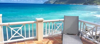 CASA CARIBE OCEANFRONT TWO STORY LOFT VILLA, Air Conditioning, Beautiful Views.