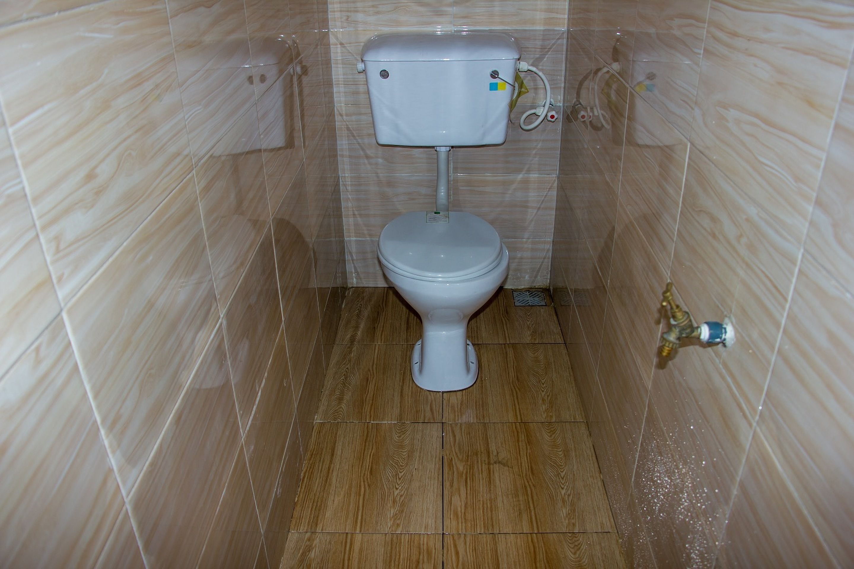 Standard Room, 1 Double Bed | Bathroom | Shower, rainfall showerhead, free toiletries, towels