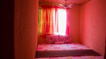 Standard Room, 1 Double Bed | Desk, WiFi