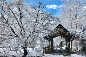 A snow-covered wooden bridge with a simple, open design, surrounded by trees also covered in snow. - New Remodel, Enjoy the Cool Mountain Air, Sling, WiFi, Fire Pit, Doggie (Cherry Log)