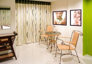 Deluxe Double Room | Room amenity - Spa Guesthouse (Pattaya)
