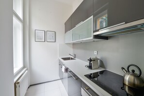 ثلاجة، ميكروويف، فرن، غسالة أ�طباق