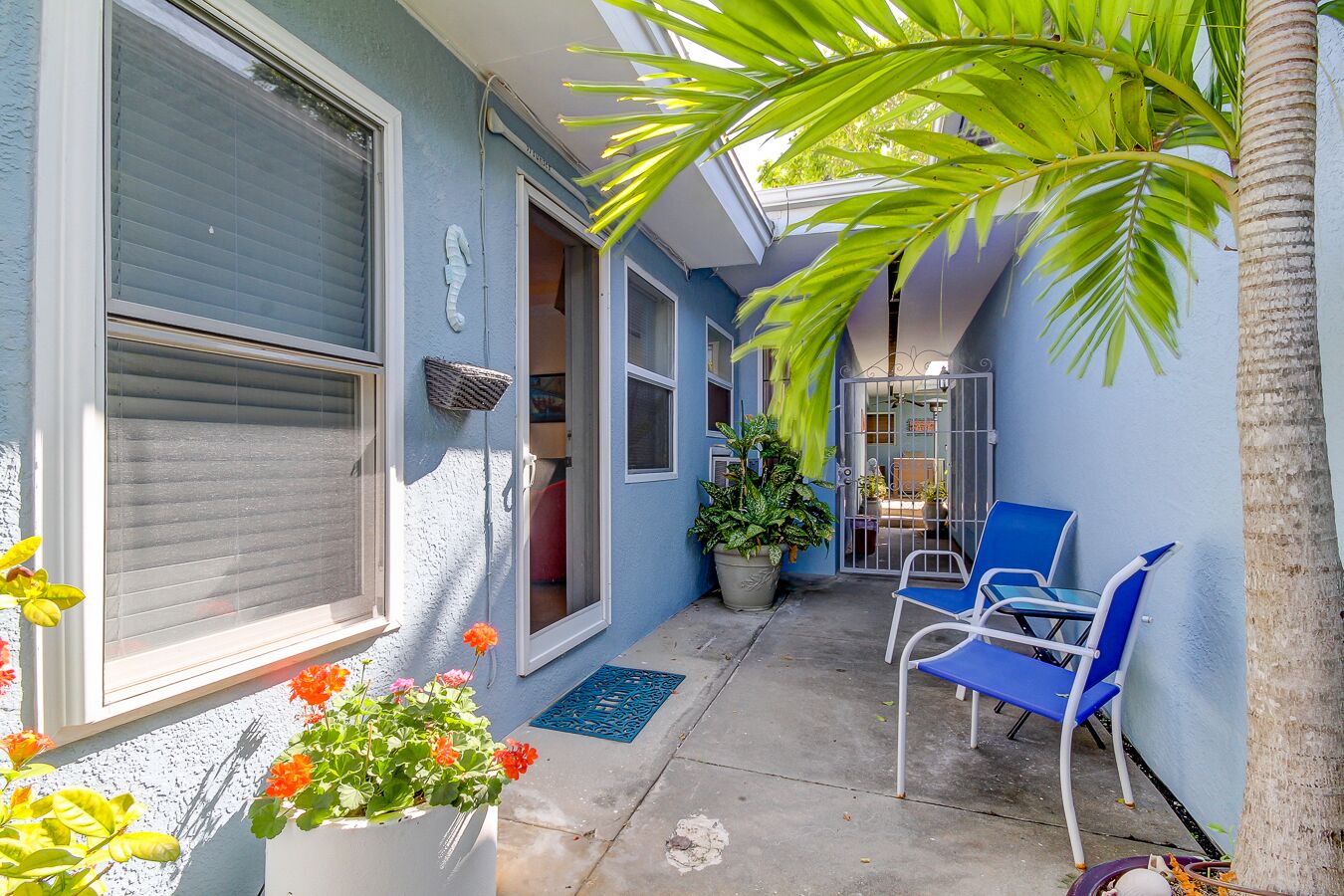 Large Private One Bedroom Apartment At The Southern End Of Sunset Beach