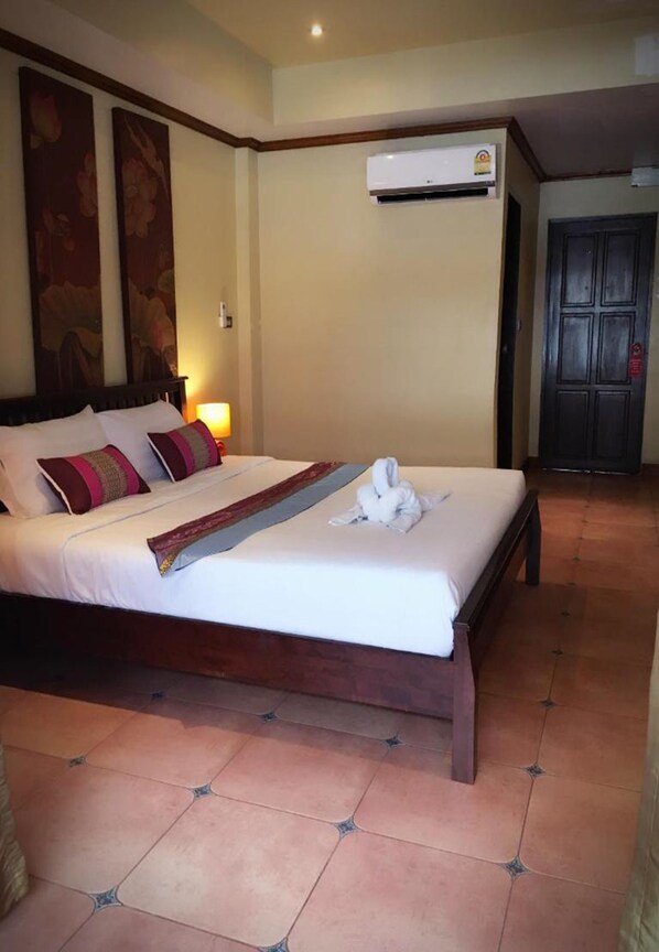 Standard Double Room | In-room safe, blackout drapes, rollaway beds, free WiFi - Sunshine Coast Inn (Pattaya)