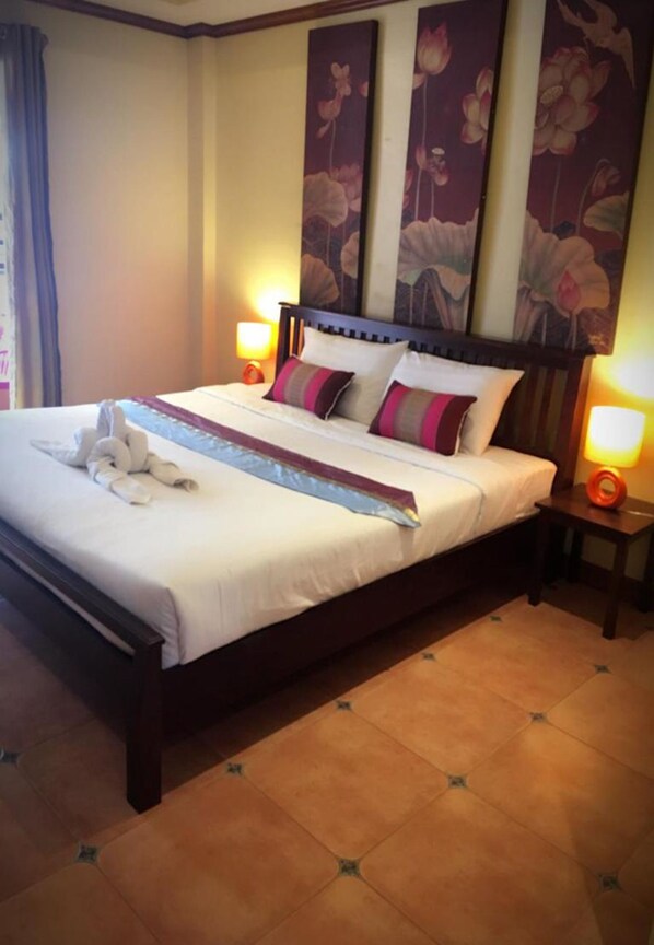 خزنة داخل الغرفة وستائر تعتيم وأسرّة قابلة للطي وواي فاي مجانًا