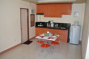 Room - Manora Apartment (Talisay City)