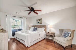 3 slaapkamers, een strijkplank/strijkijzer, gratis wifi, beddengoed