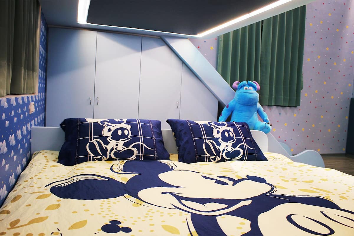 Family Room | Desk, free WiFi