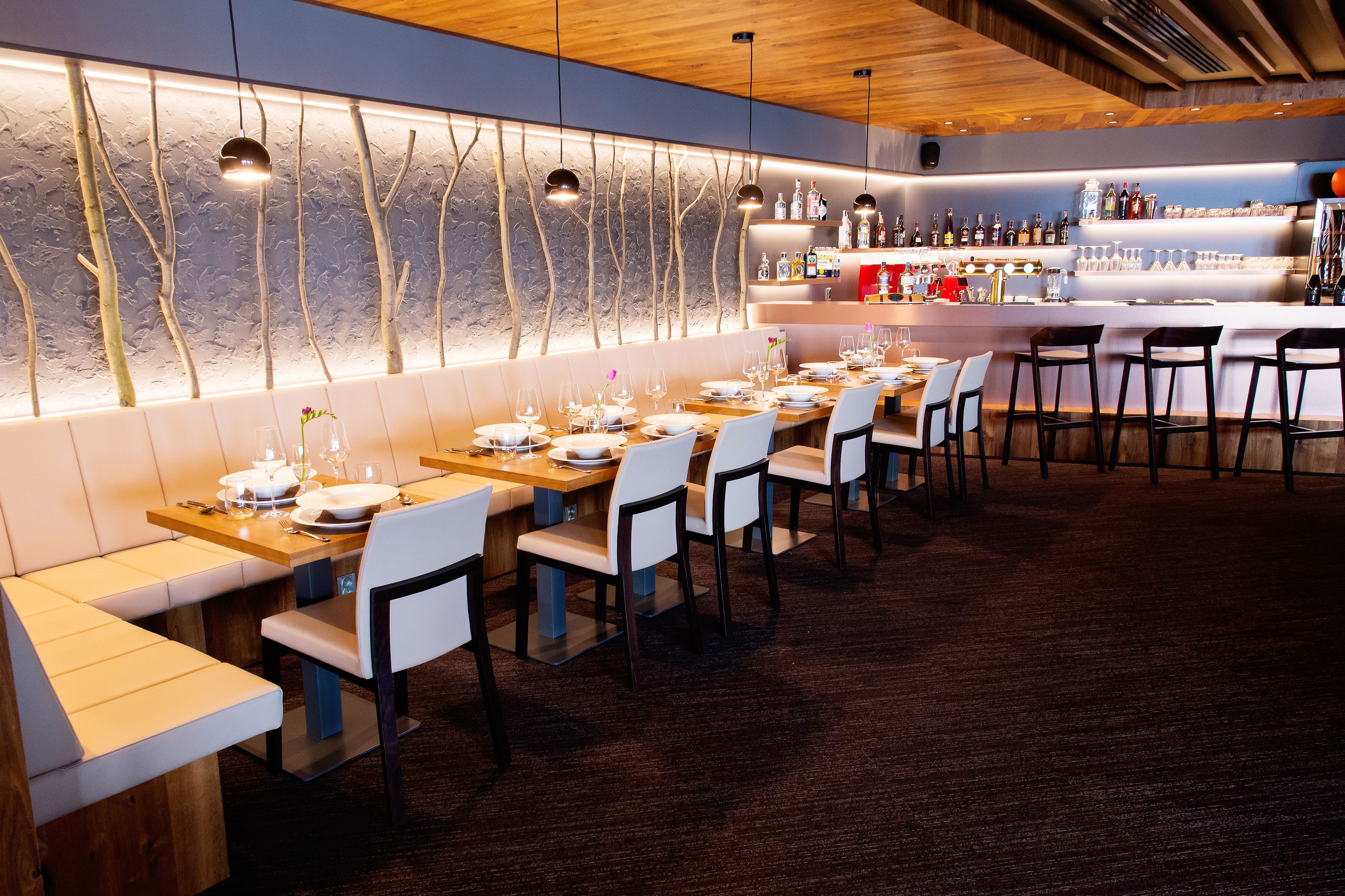 2 restaurants, local and international cuisine