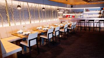 2 restaurants, local and international cuisine