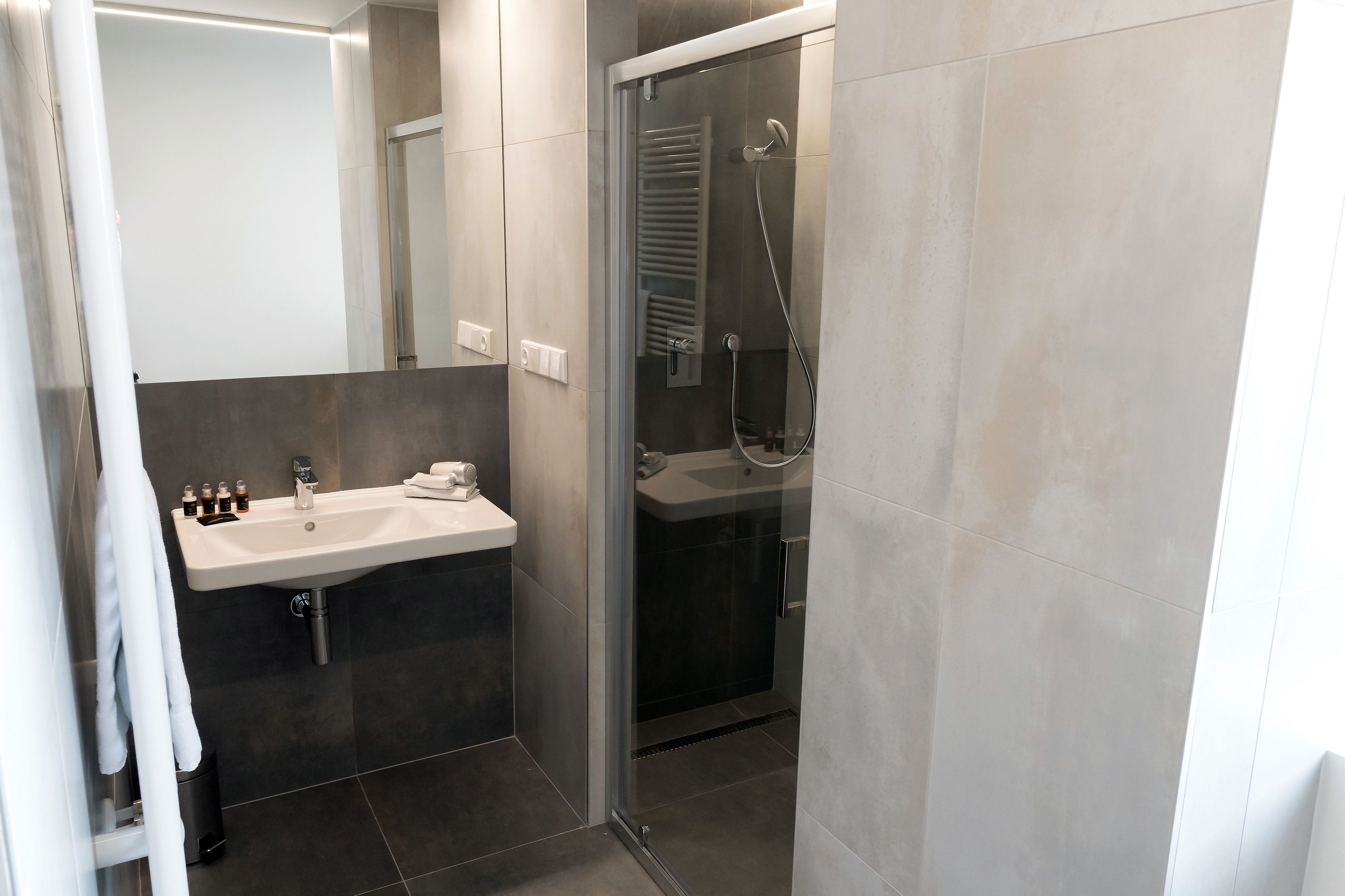 superior double or twin room | bathroom | shower, free toiletries, hair dryer, towels