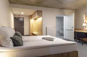 Standard Double or Twin Room | In-room safe, soundproofing, free WiFi, bed sheets