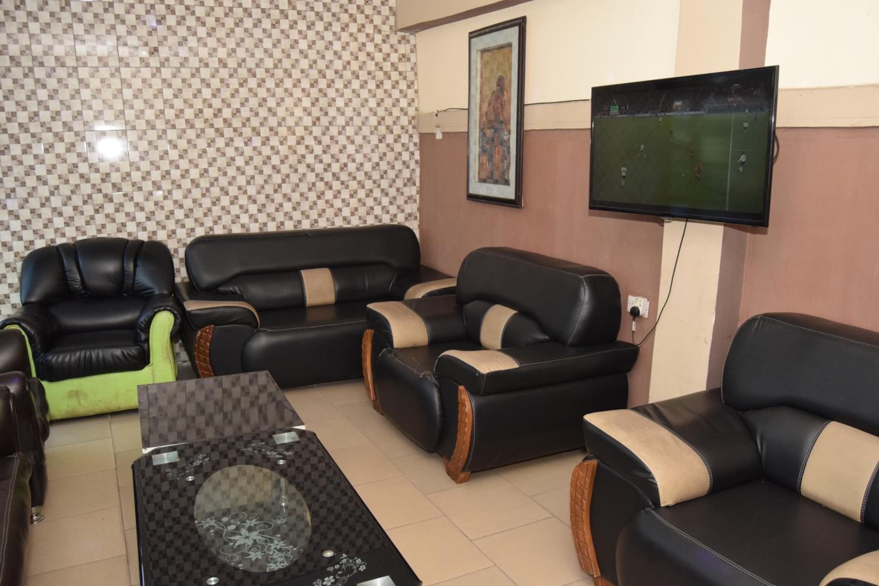 32-inch LCD TV with digital channels, TV