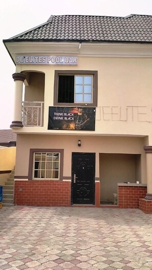 المنشأة من الخارج