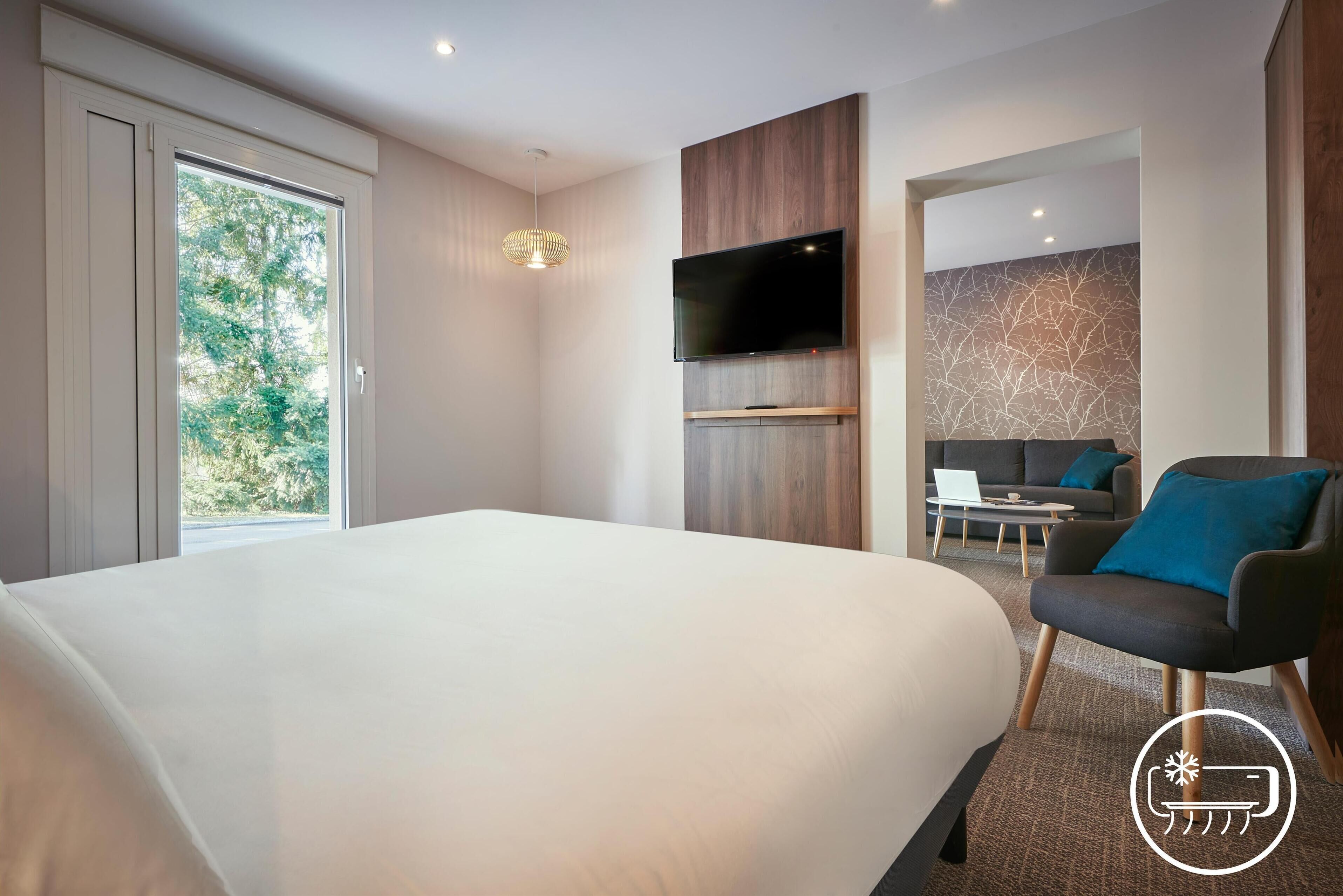 junior suite, 1 king bed | laptop workspace, soundproofing, free cots/infant beds, free wifi