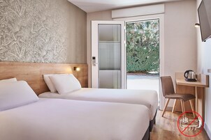 Laptop workspace, soundproofing, free cots/infant beds, free WiFi