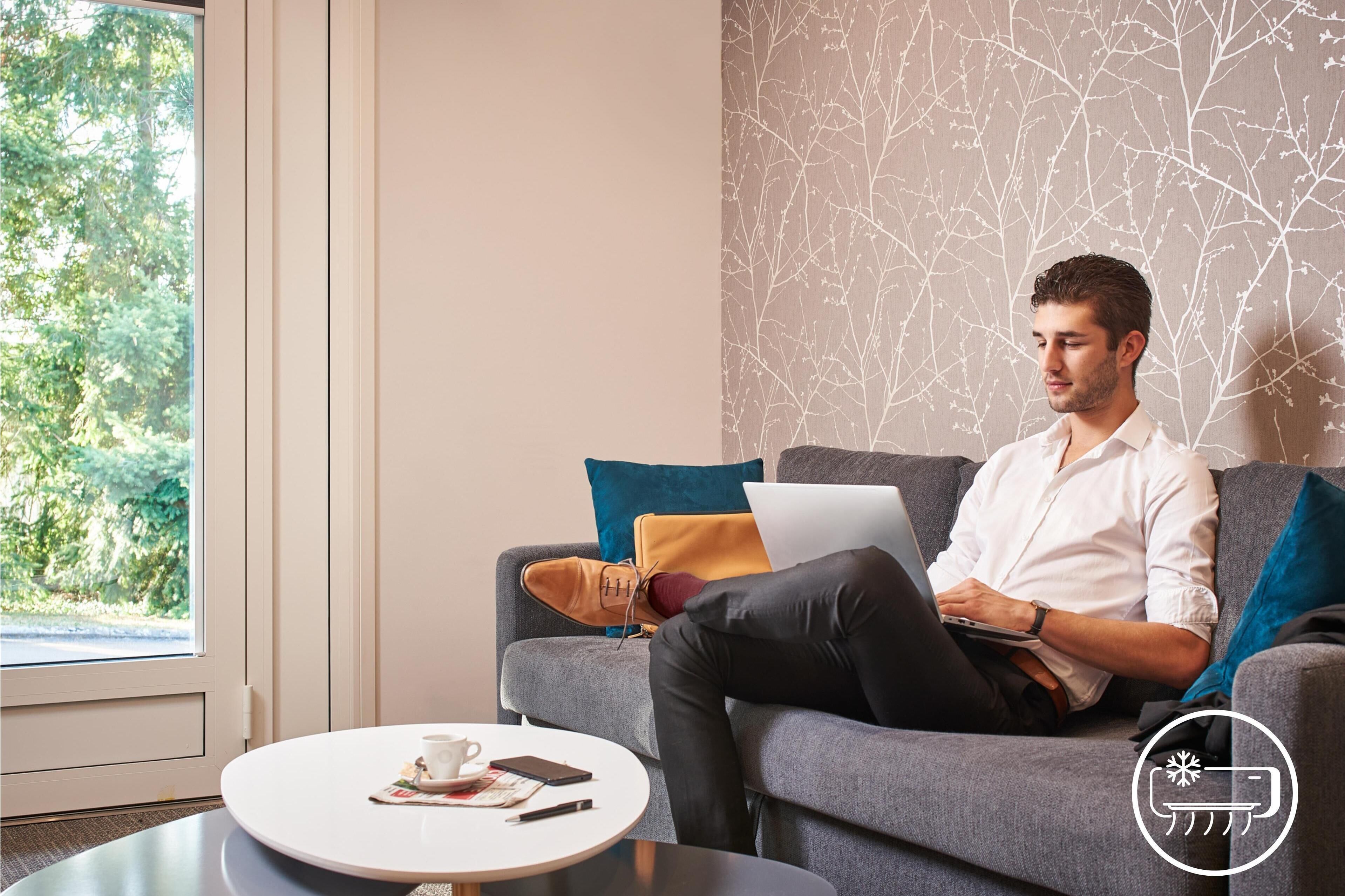 junior suite, 1 king bed | living area | flat-screen tv, offices