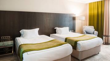 Standard Twin Room | Free minibar, in-room safe, desk, iron/ironing board