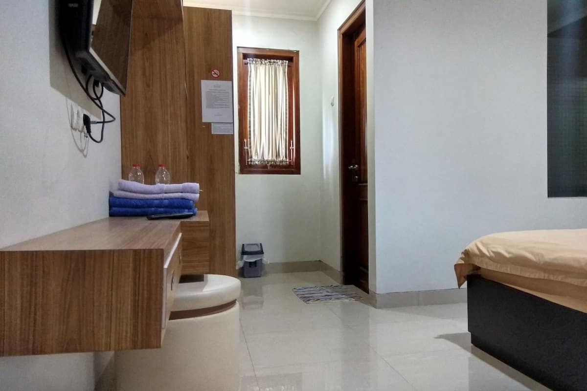 Quarto casal standard | Escrivaninha, camas extras/dobráveis (sobretaxa), Wi-Fi de cortesia