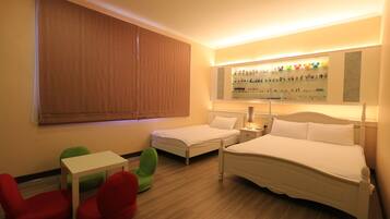 Desk, blackout curtains, soundproofing, free WiFi