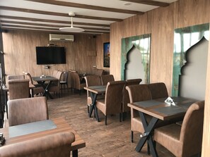 Dining - Hotel Aiwan-e-Shahi (New Delhi)