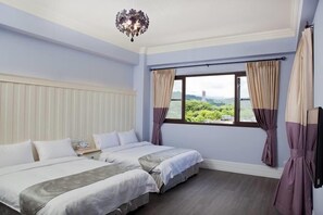 Desk, blackout drapes, soundproofing, free WiFi - Mallorca B&B (Taitung)