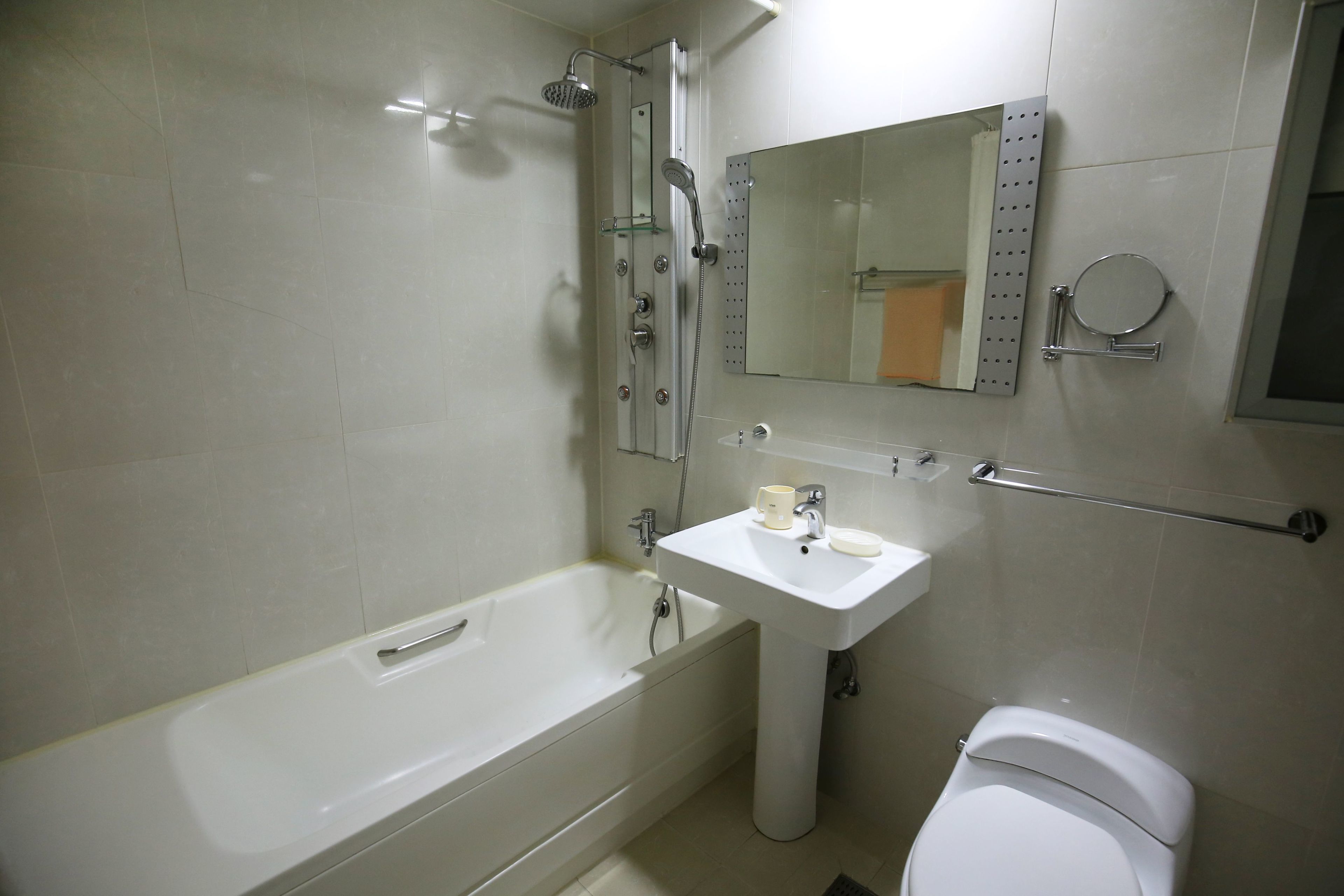 combined shower/bathtub, free toiletries, hair dryer, slippers