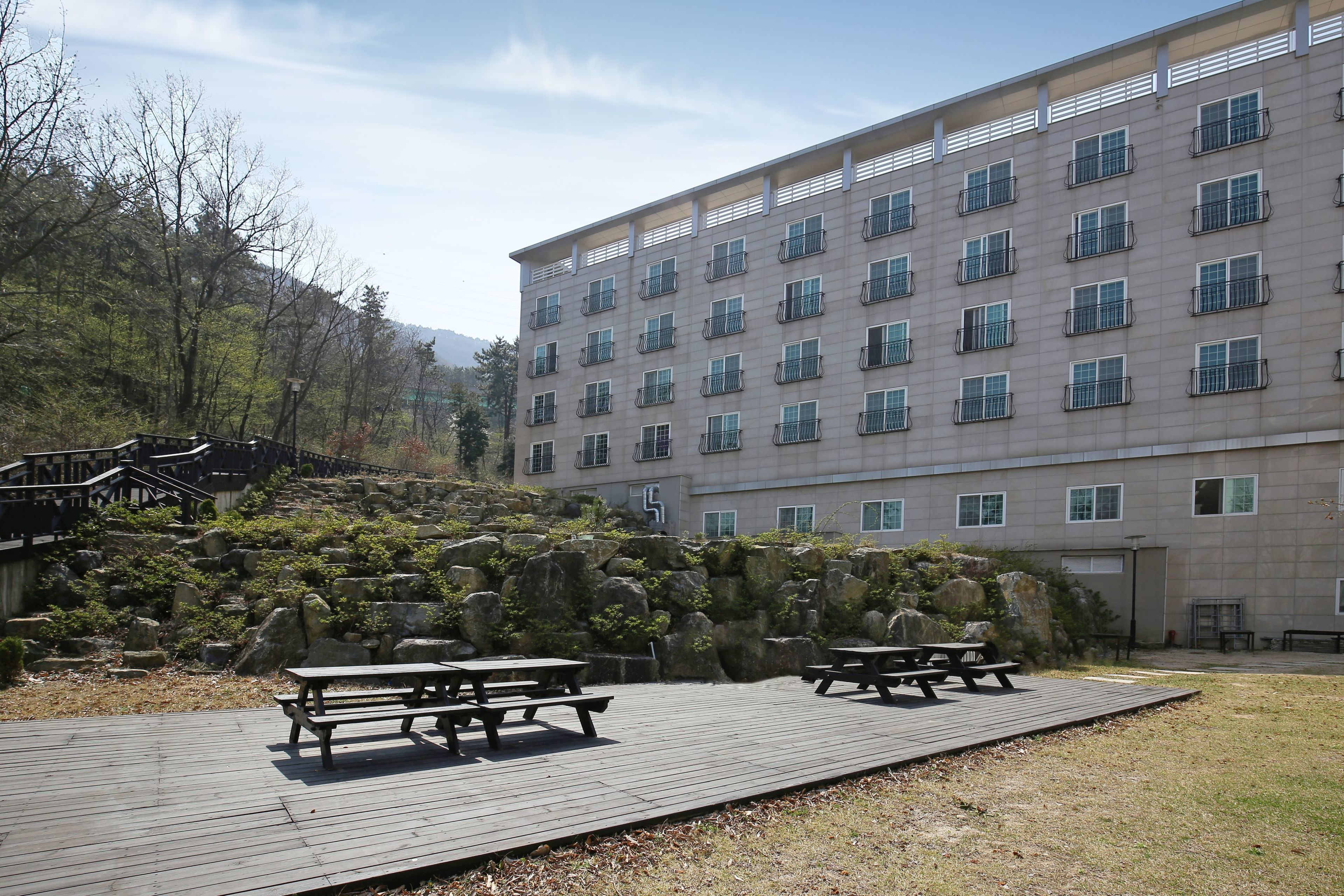 outdoor banquet area