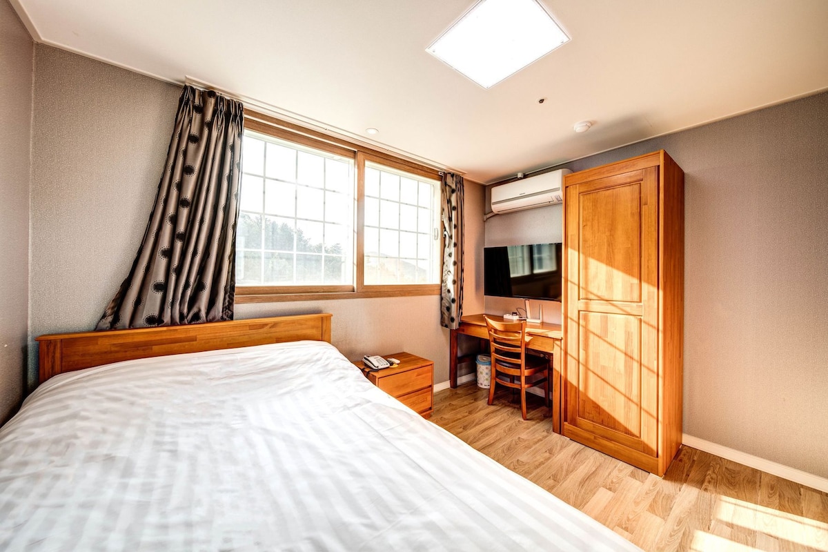 Laptop workspace, iron/ironing board (on request), WiFi (free)