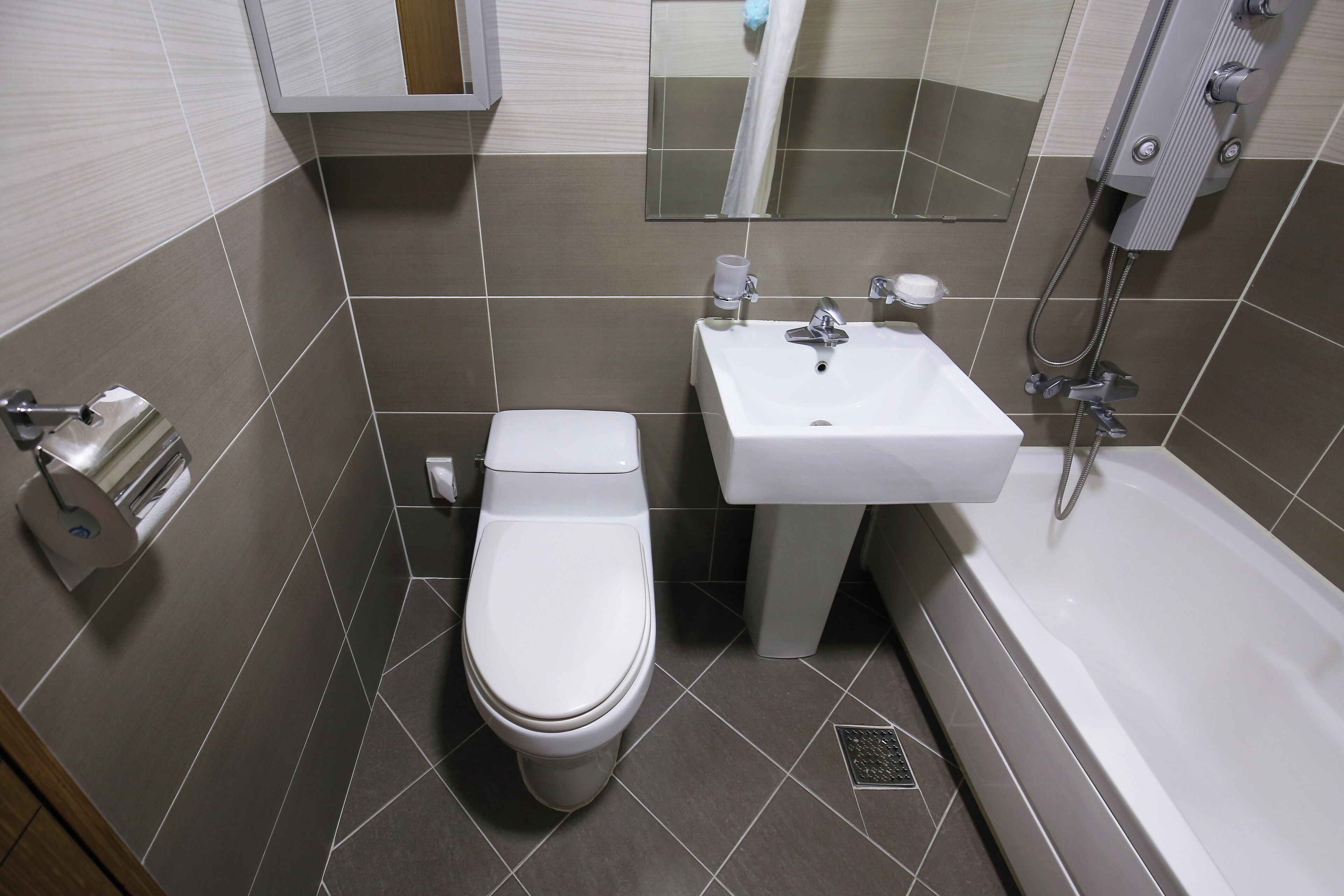 combined shower/bathtub, free toiletries, hair dryer, slippers