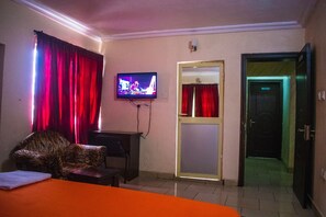 Phòng Deluxe | Minibar, bàn, khu vực làm việc phù hợp cho laptop 