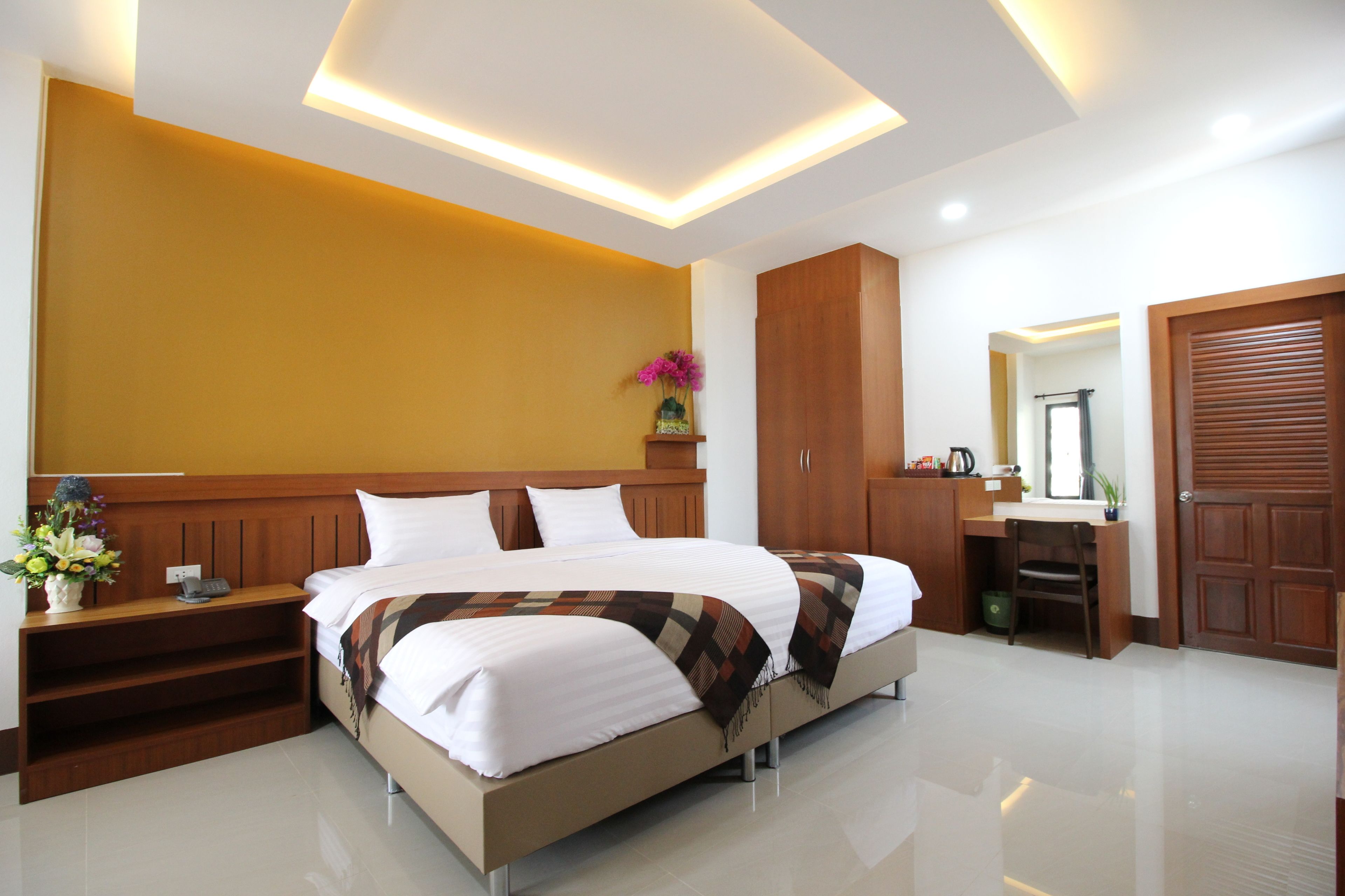 deluxe single room, 1 queen bed | premium bedding, minibar, blackout curtains, rollaway beds