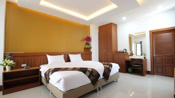 Deluxe Single Room, 1 Queen Bed | 1 bedroom, premium bedding, minibar, blackout curtains