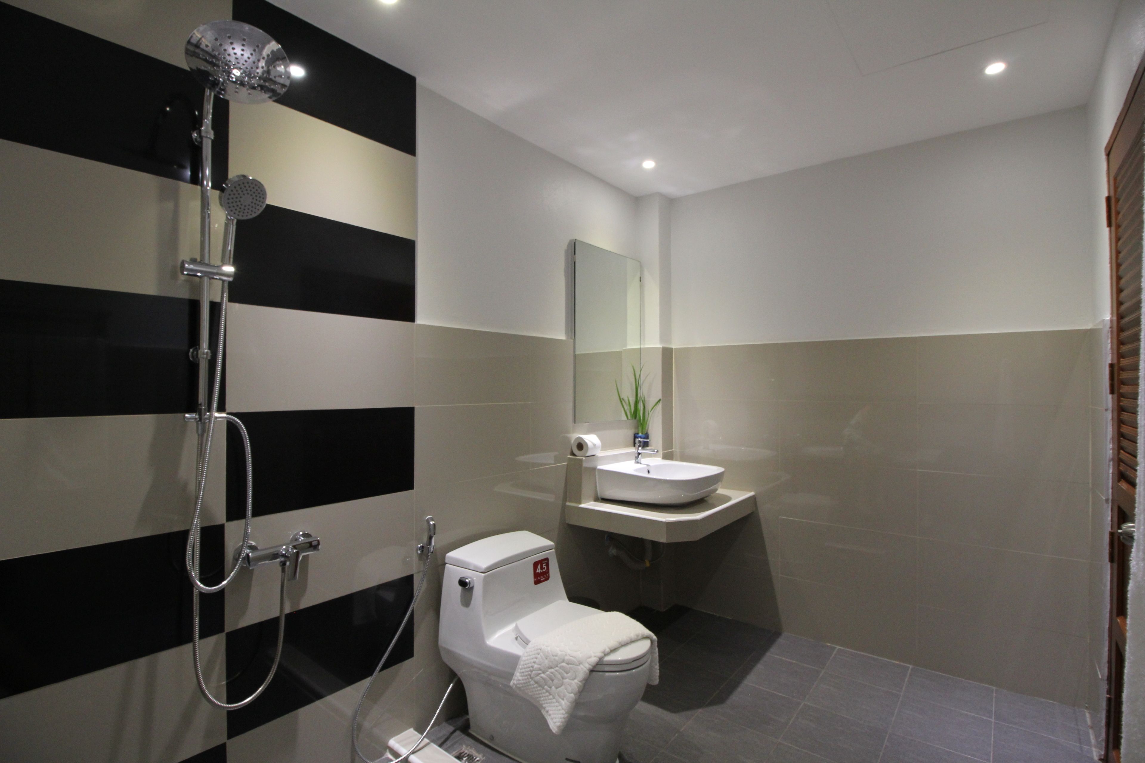 superior twin room, 2 single beds | bathroom | free toiletries, hair dryer, bathrobes, slippers