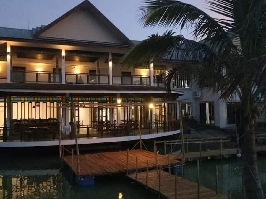 Deluxe Single Room, 1 Queen Bed | Terrace/patio