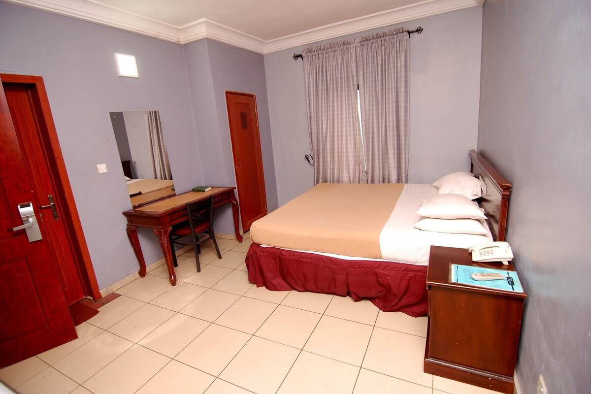 Executive Double Room, 1 King Bed | WiFi
