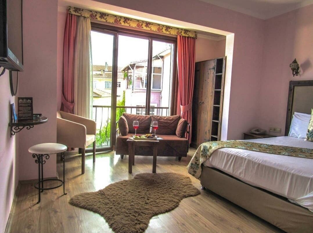Egyptian cotton sheets, premium bedding, minibar, soundproofing